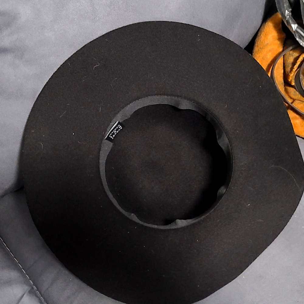Hat - felt